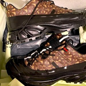 Burberry sneakers